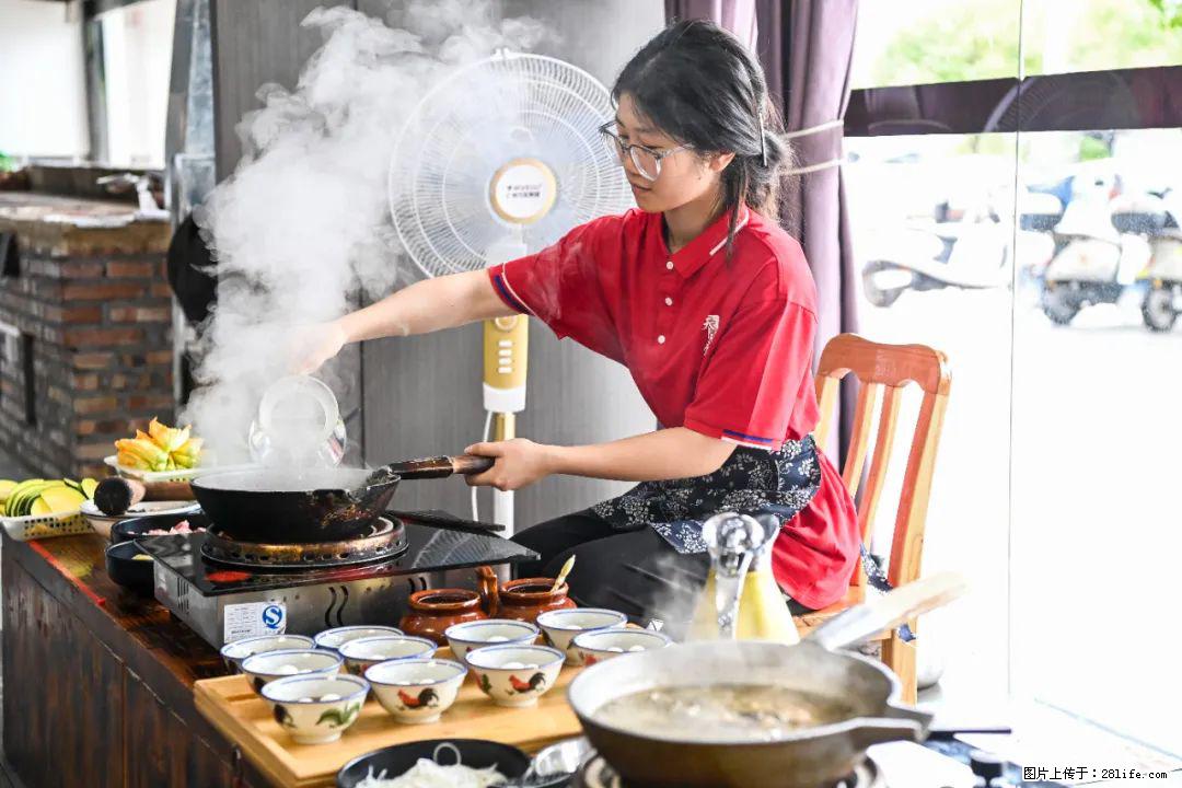 全网追的“扁担女孩”，找了一份暑假工，时薪12元 - 厦门生活资讯 - 厦门28生活网 xm.28life.net